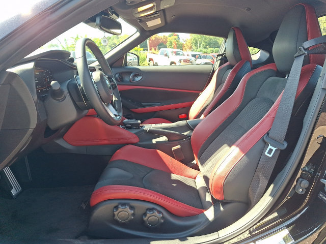 Used 2023 Nissan Z w/ Floor Mat Package (L93) RWD image 2