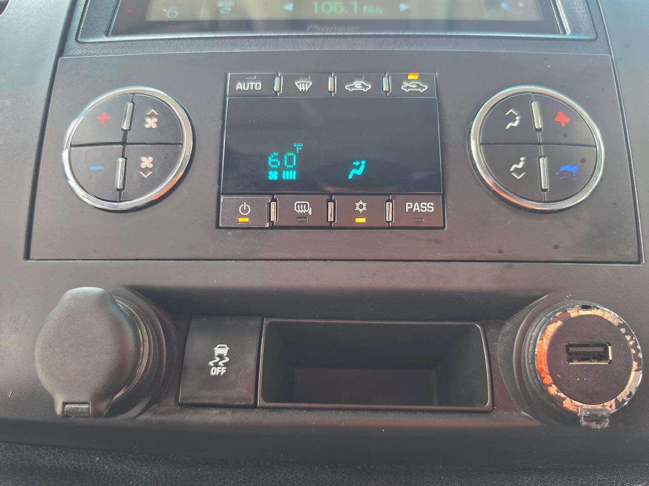 Used 2013 Chevrolet Silverado 1500 LT AWD/4WD image 36