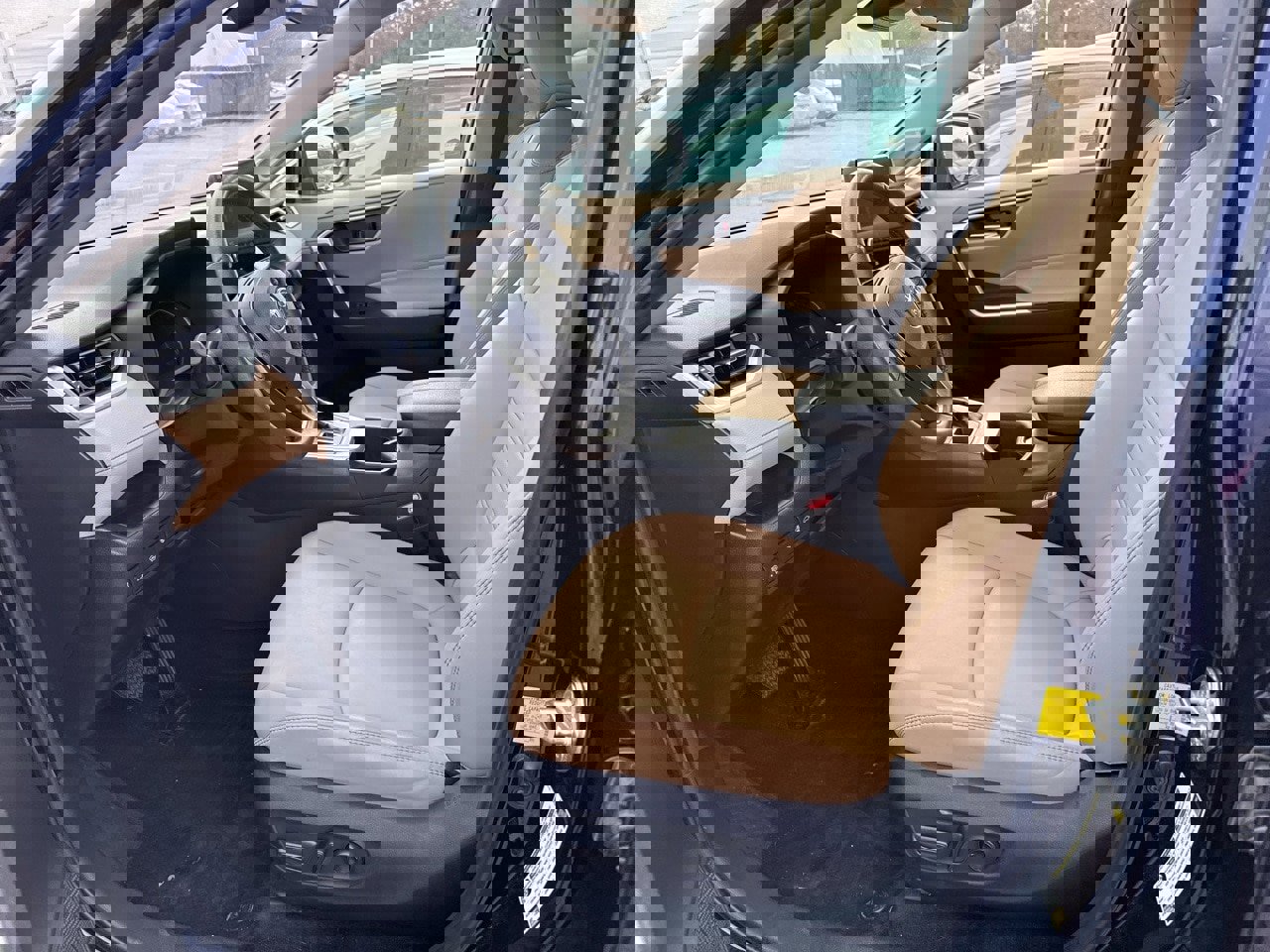 Used 2023 Toyota RAV4 XLE Premium image 8