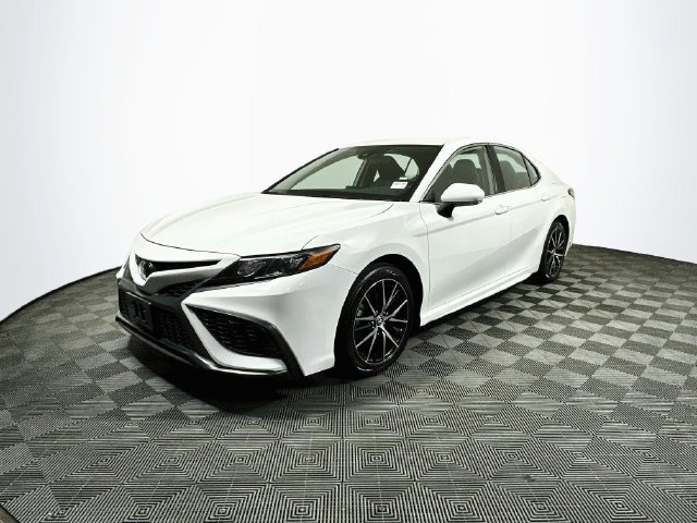 Used 2023 Toyota Camry SE FWD image 4