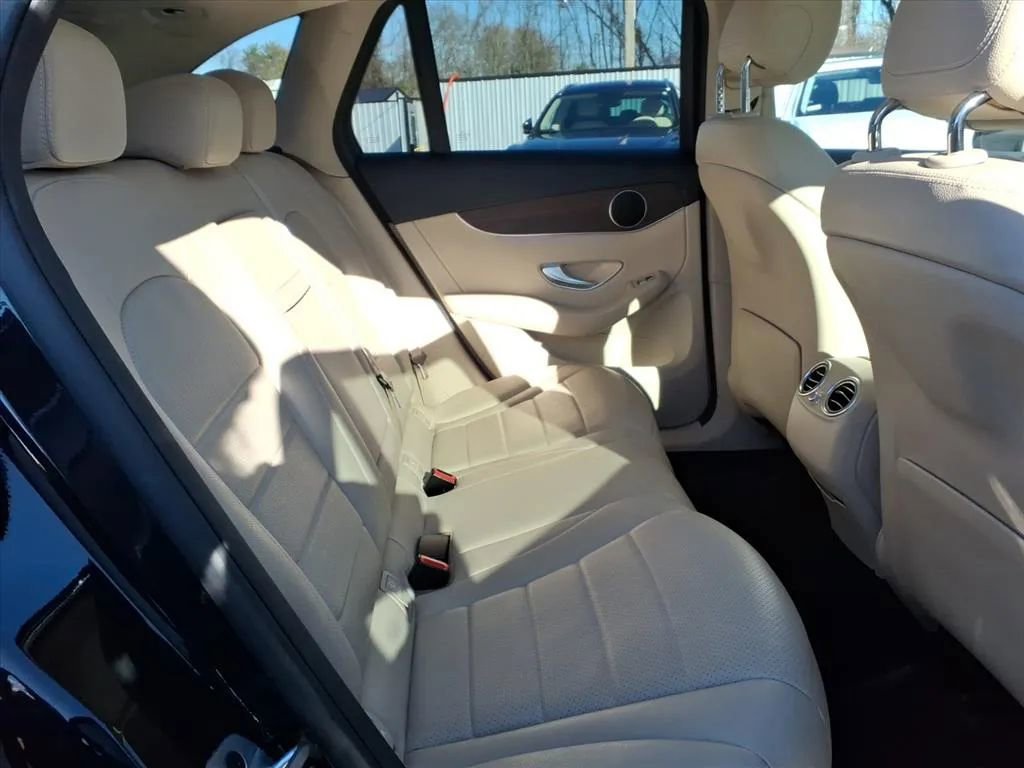 Used 2022 Mercedes-Benz GLC 300 4MATIC image 16