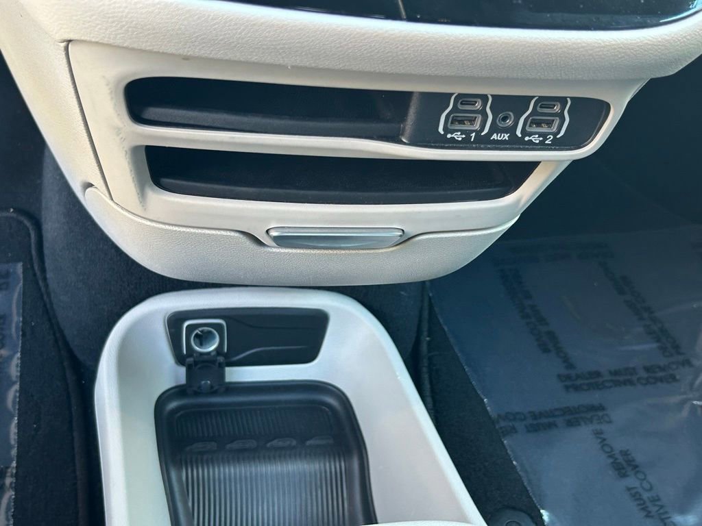 Certified 2024 Chrysler Pacifica Touring-L image 22