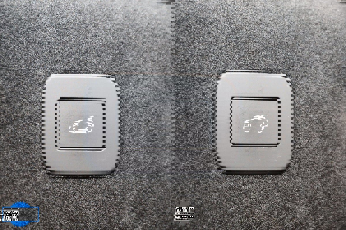 Used 2024 Jaguar XF R-Dynamic SE image 58