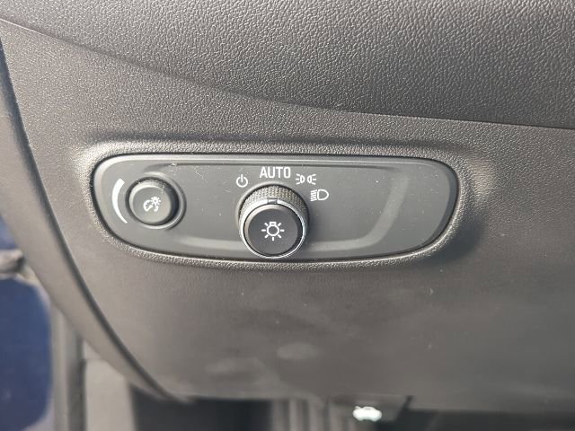 Used 2022 Chevrolet Equinox LS w/ LS Convenience Package FWD image 19