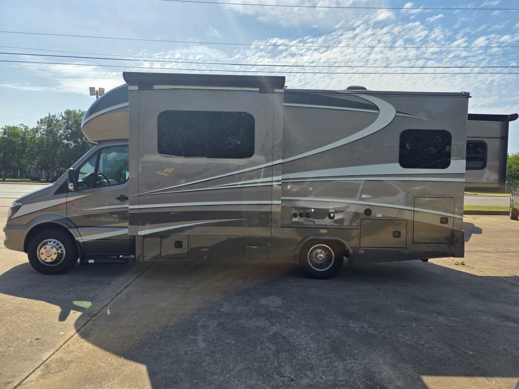 Used 2016 Mercedes-Benz Sprinter 3500 image 4