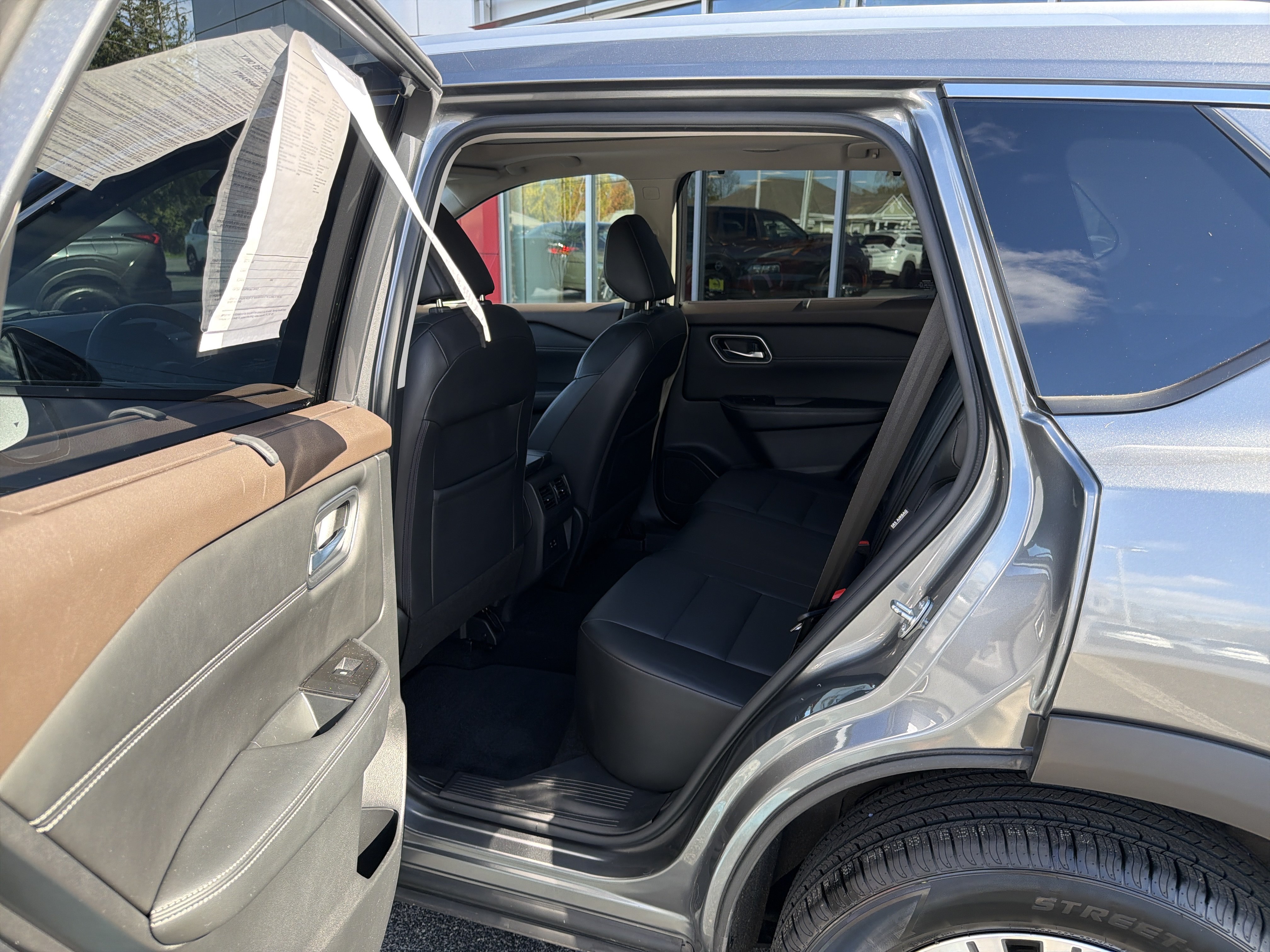Used 2021 Nissan Rogue SV w/ Premium Package AWD/4WD image 6