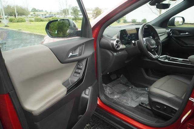 Used 2025 Chevrolet Equinox LT w/ Convenience Package II image 11