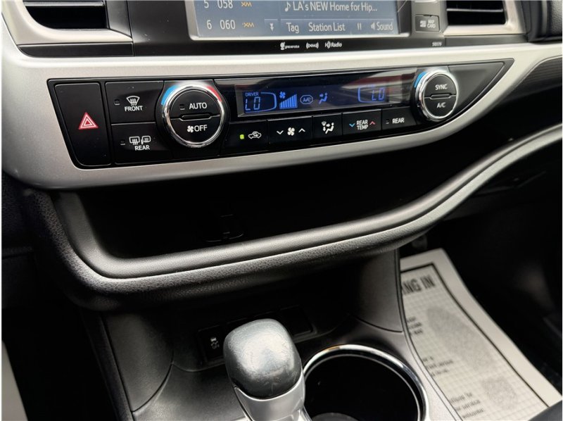 Used 2017 Toyota Highlander SE FWD image 51