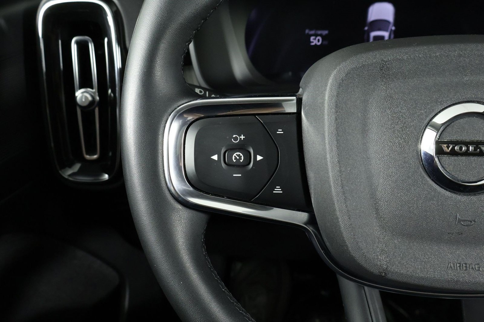 Certified 2023 Volvo XC40 B5 Plus w/ Driver Assist Package AWD/4WD image 10