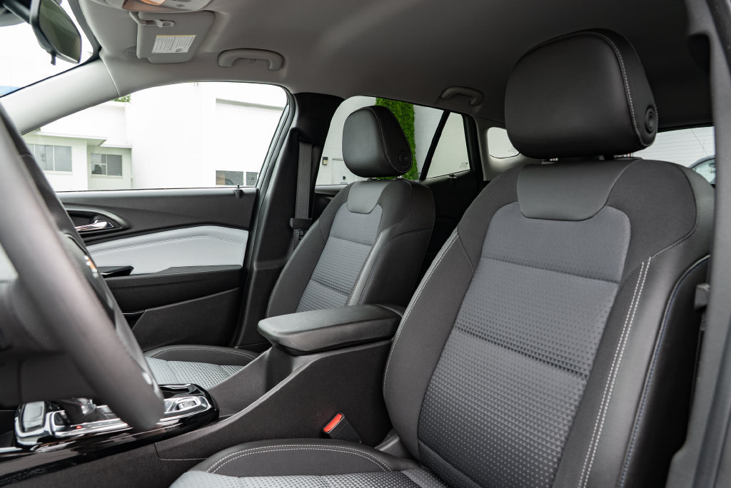 Used 2025 Chevrolet Trax LT FWD image 22