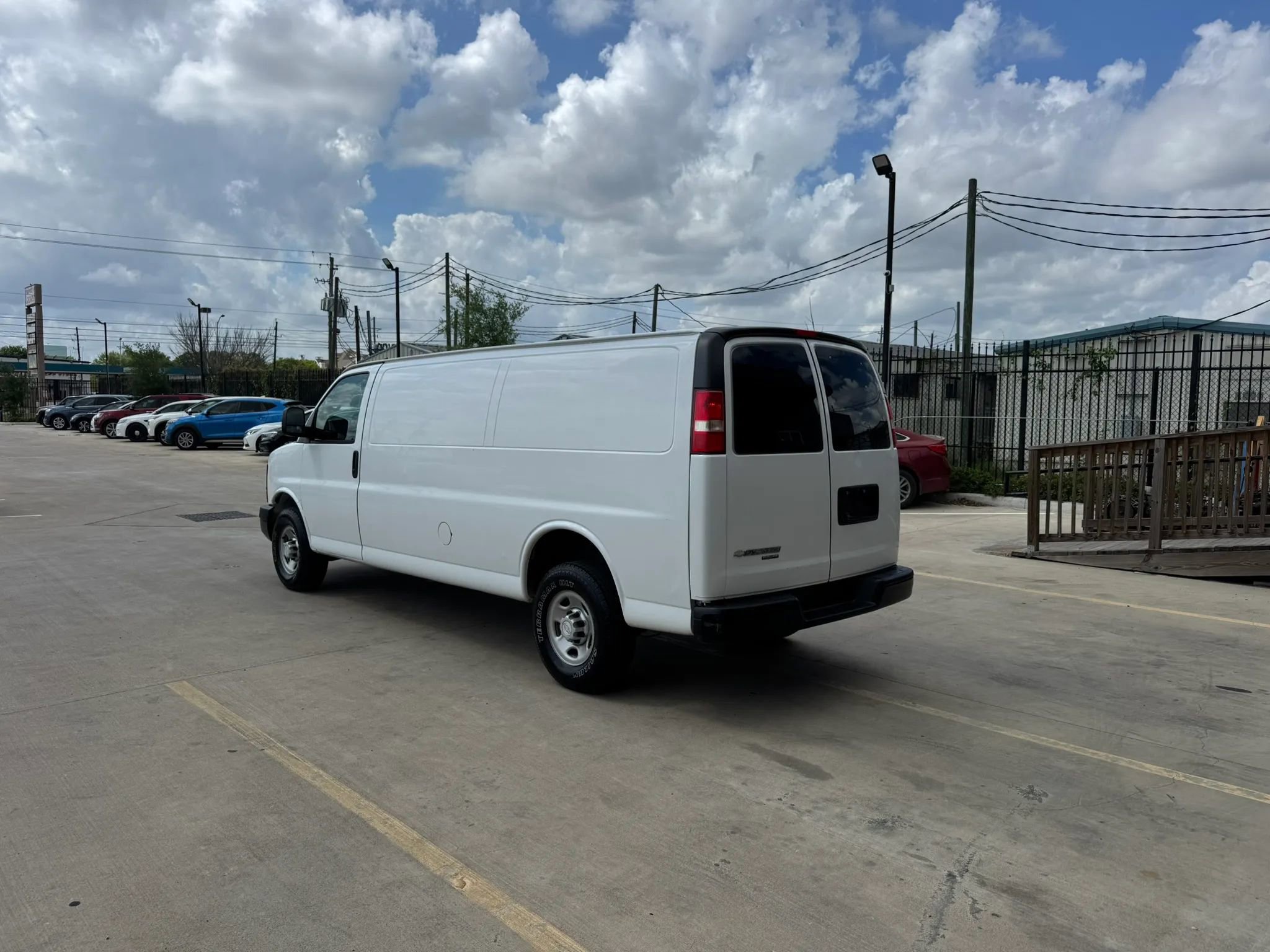 Used 2016 Chevrolet Express 3500 Extended image 4
