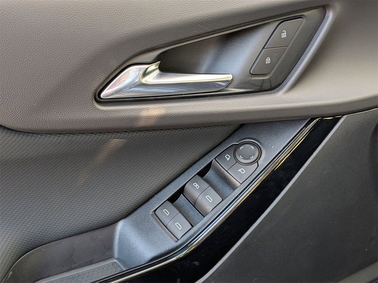 New 2026 Chevrolet Equinox LT w/ Midnight Edition FWD image 9