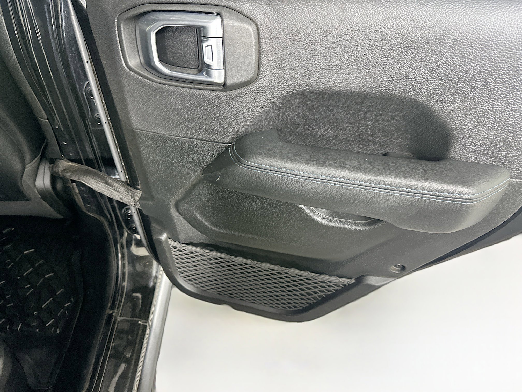 Used 2023 Jeep Wrangler Unlimited Rubicon 4xe w/ Steel Bumper Group image 28