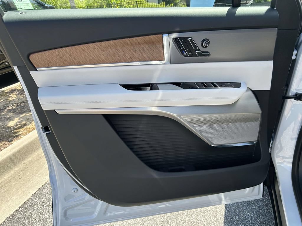New 2027 Cadillac Vistiq Sport w/ LPO, Floor Liner Package AWD/4WD image 17