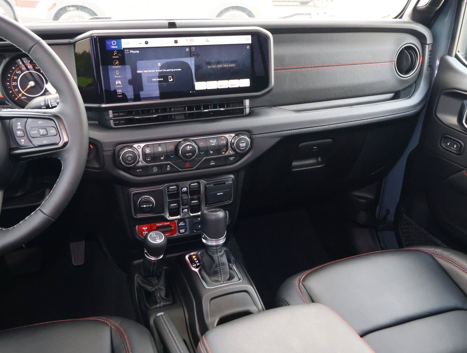 Used 2025 Jeep Gladiator Rubicon w/ Convenience Group AWD/4WD image 12