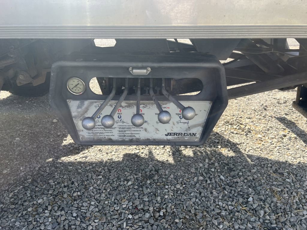 Used 2015 Ford F550 2WD Regular Cab Super Duty image 6