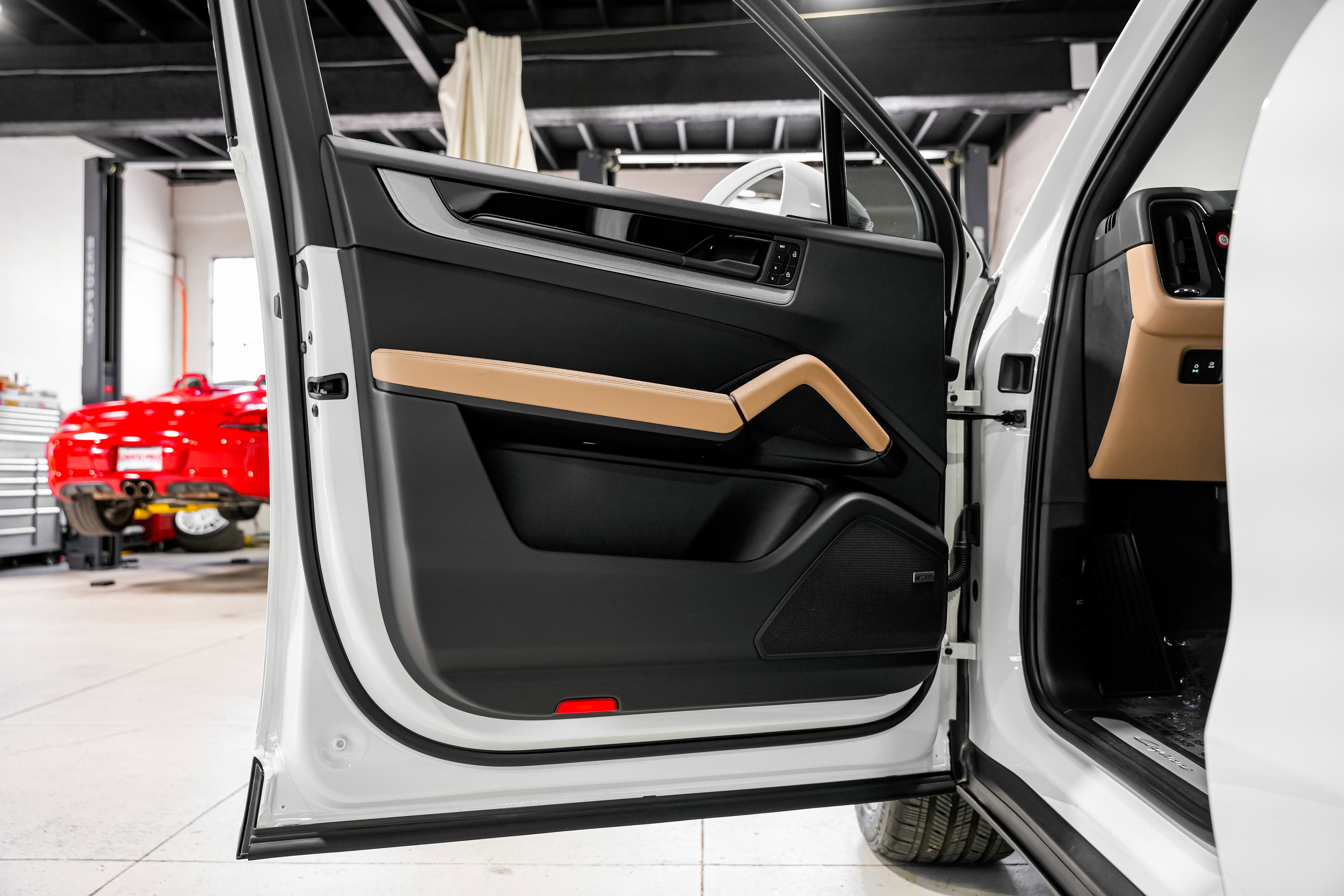 Used 2024 Porsche Cayenne Coupe w/ Premium Package Plus image 22