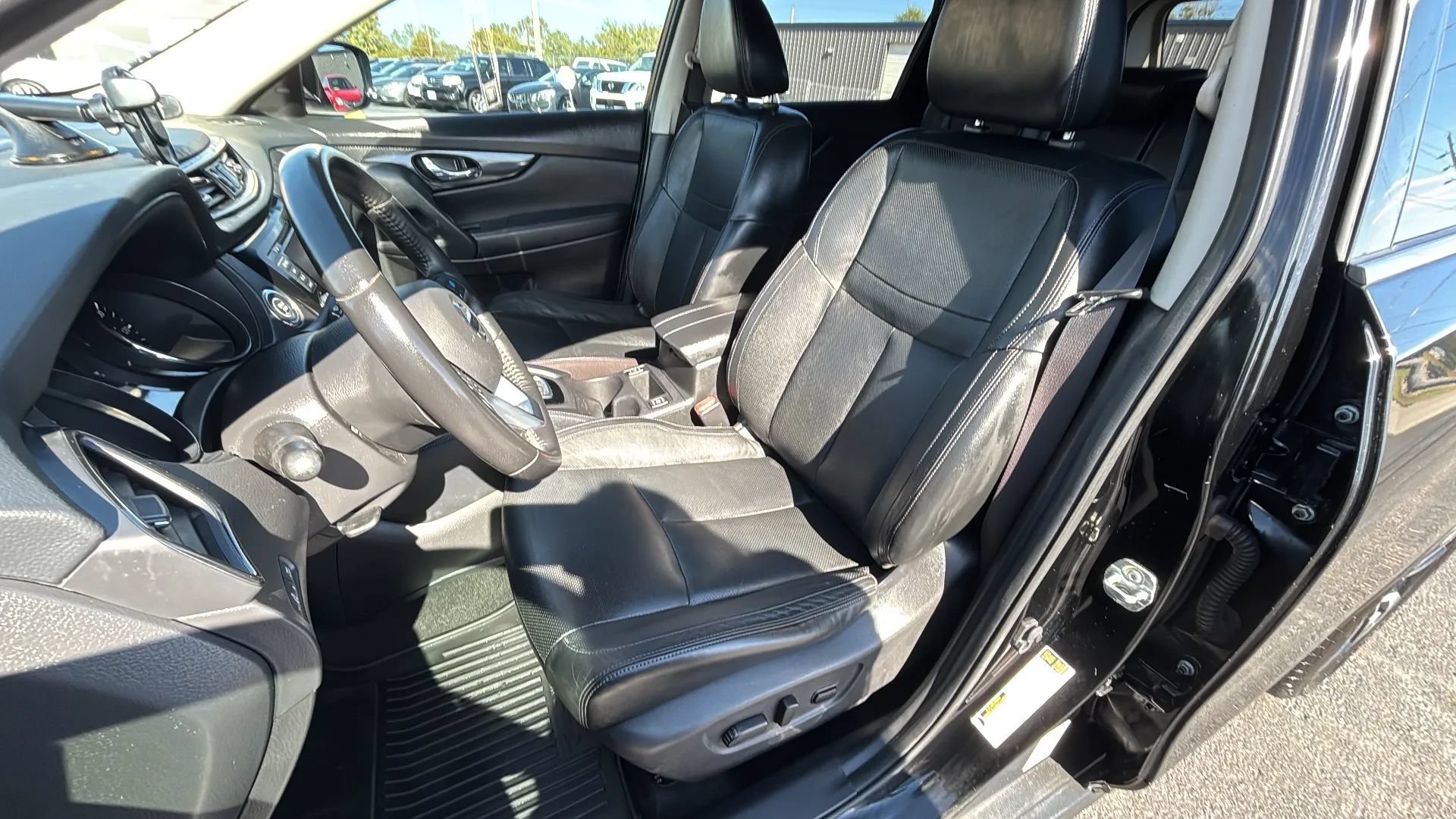 Used 2018 Nissan Rogue SL w/ Premium Package AWD/4WD image 5