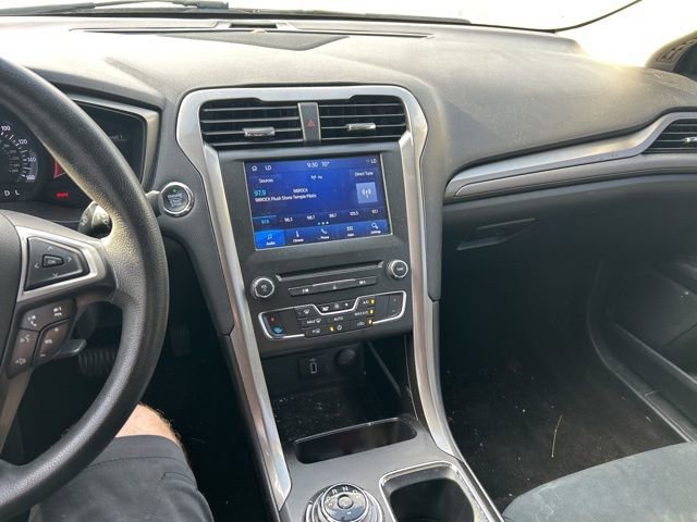 Used 2018 Ford Fusion SE w/ Fusion SE Technology Package image 9