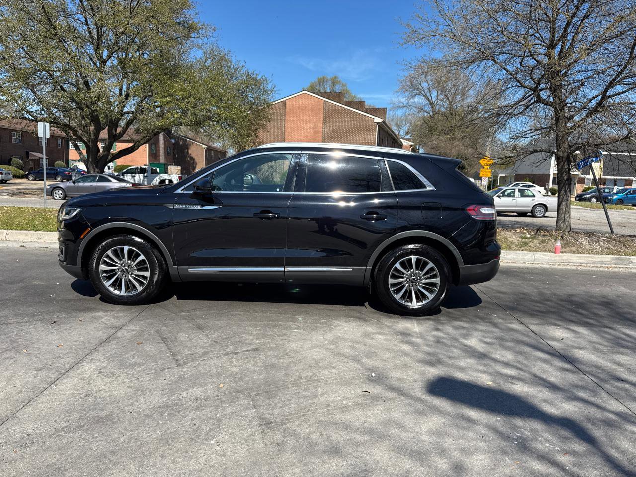 Used 2019 Lincoln Nautilus Select image 3