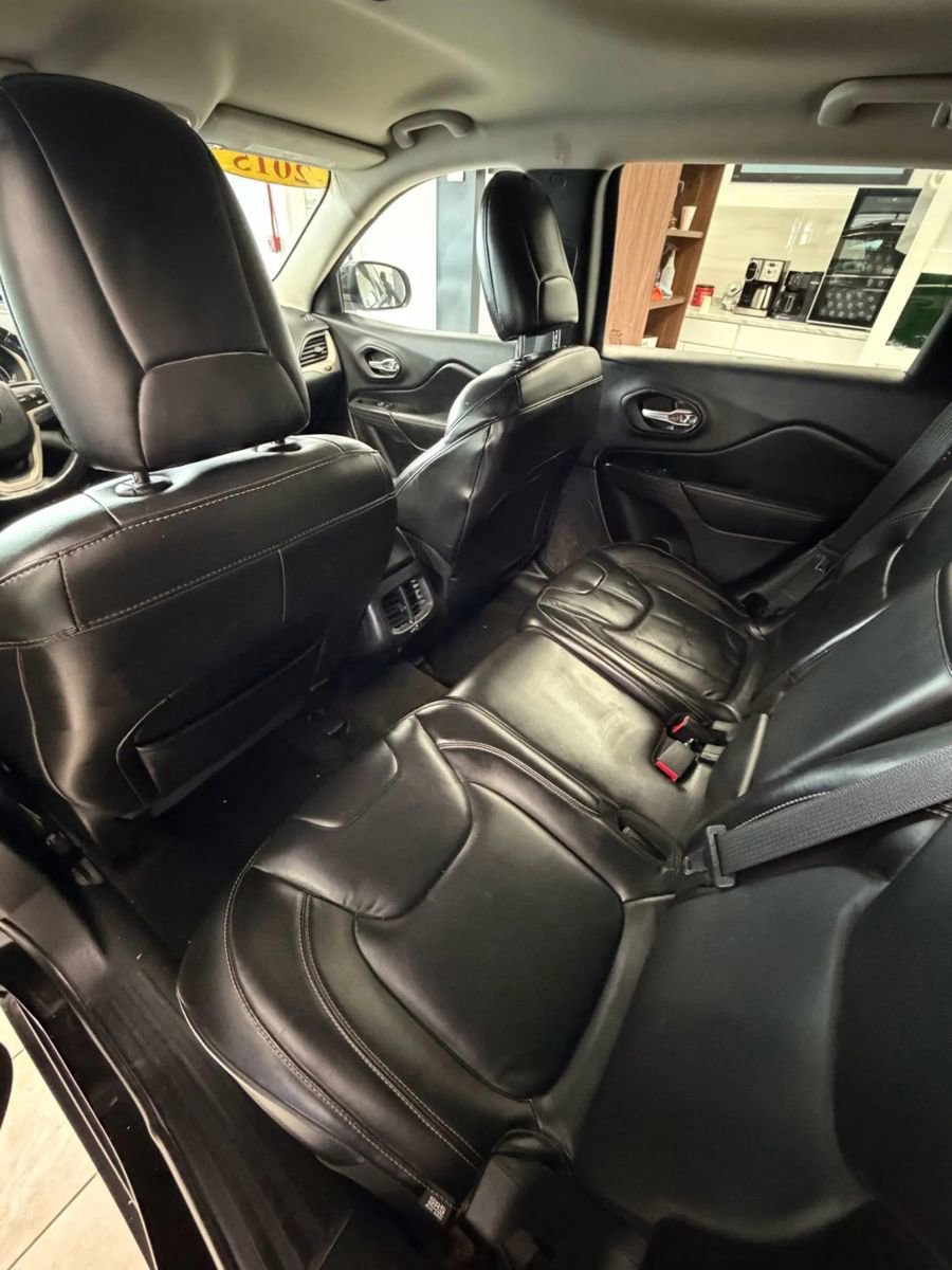 Used 2015 Jeep Cherokee Limited image 11