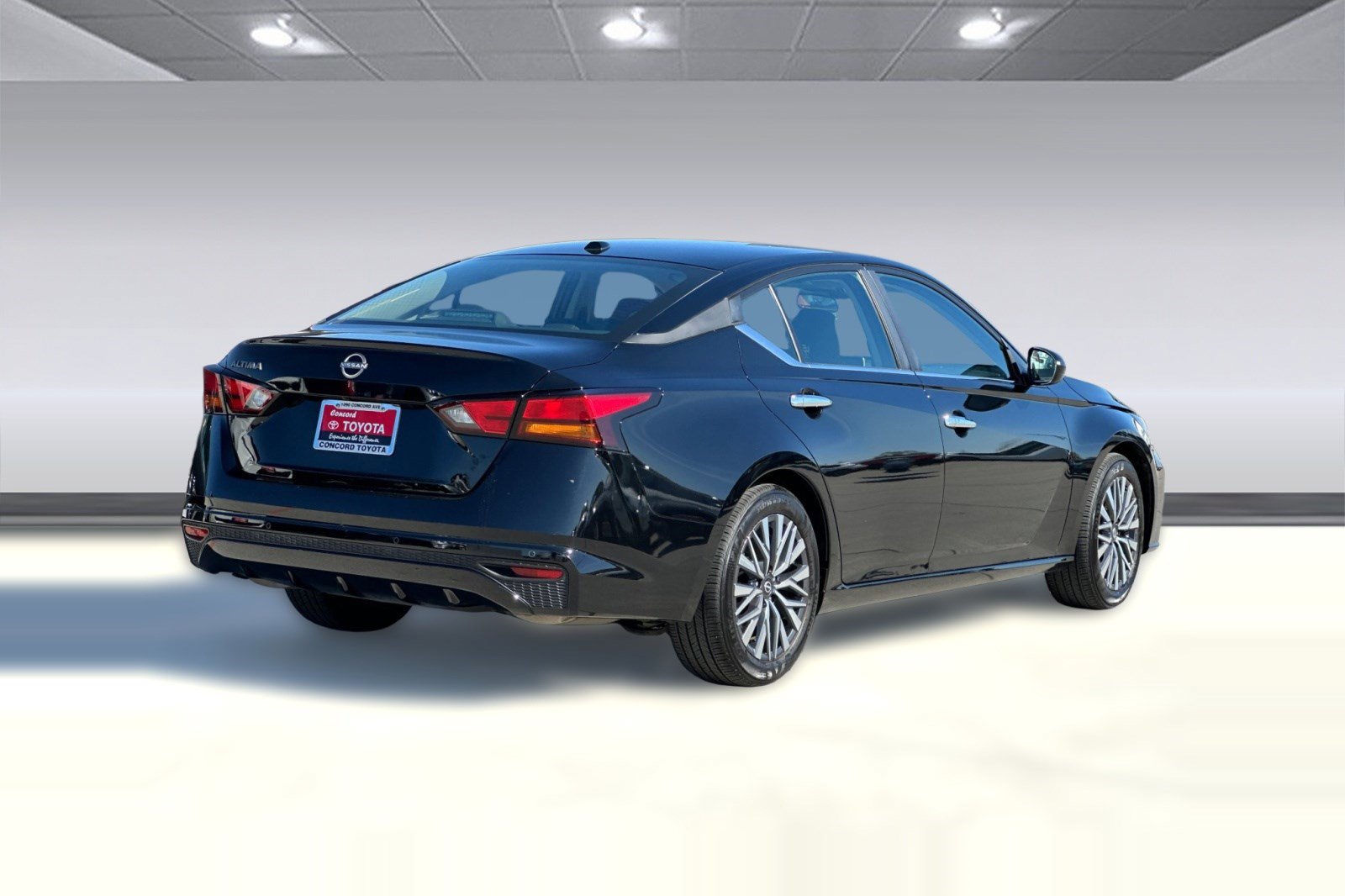 Used 2025 Nissan Altima 2.5 SV image 3