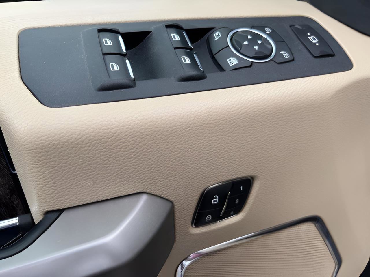 Used 2019 Ford F350 Lariat w/ Lariat Ultimate Package image 12