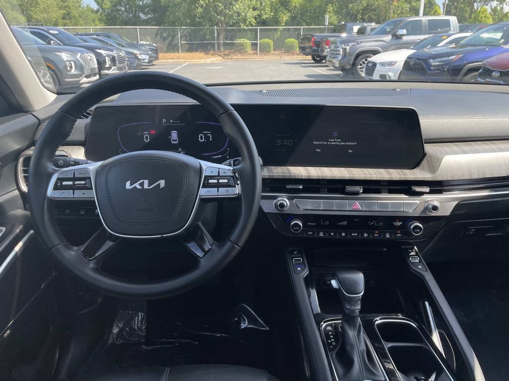 Used 2025 Kia Telluride EX w/ EX Captain's Chair Package FWD image 19
