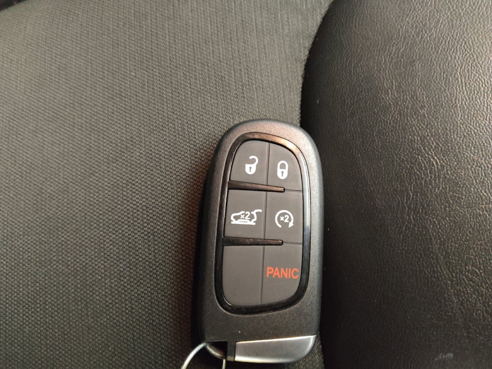 Used 2019 Jeep Cherokee Latitude Plus AWD/4WD image 32