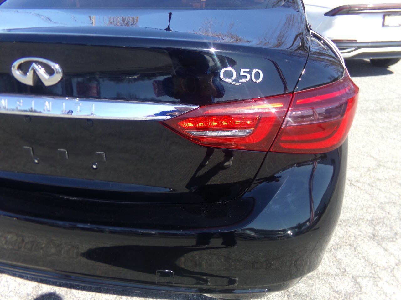 Used 2018 INFINITI Q50 Luxe w/ Essential Package (3.0T Luxe) image 9