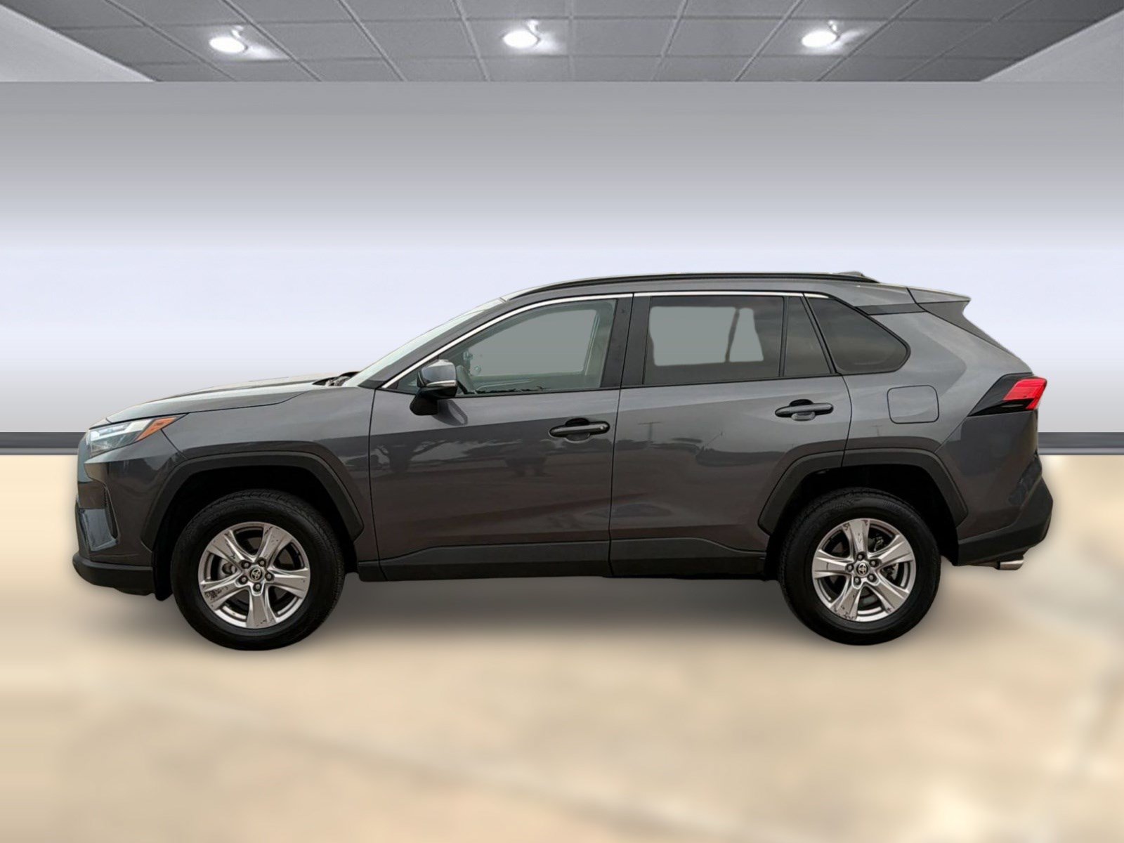 Used 2025 Toyota RAV4 XLE AWD/4WD image 2