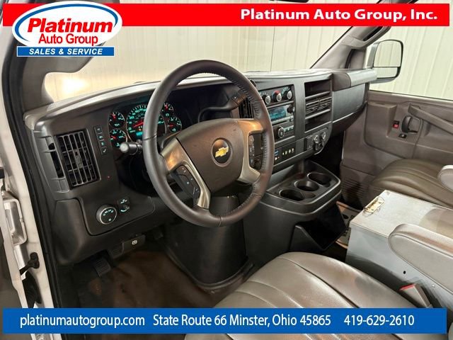 Used 2017 Chevrolet Express 3500 Extended image 13