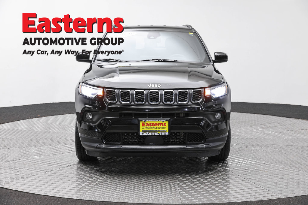 Used 2024 Jeep Compass Latitude AWD/4WD image 3