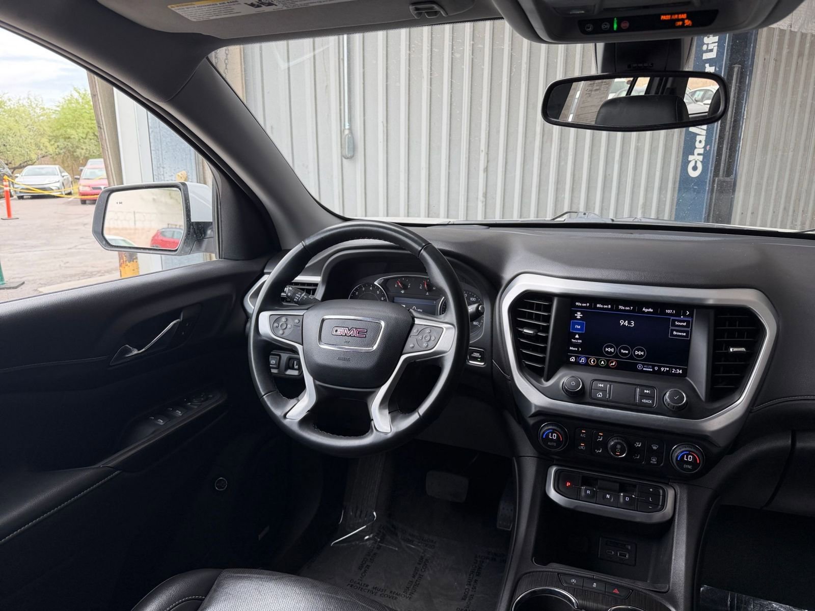 Used 2023 GMC Acadia SLT FWD image 37