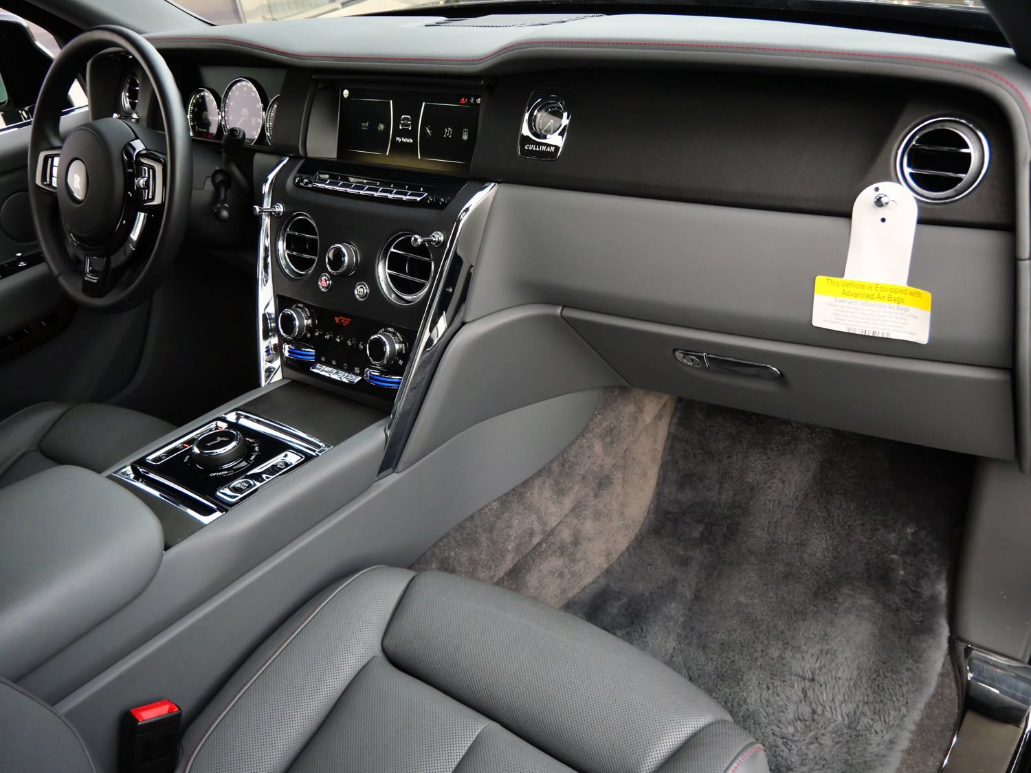 Certified 2023 Rolls-Royce Cullinan AWD/4WD image 18