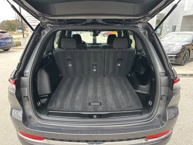 Used 2024 Jeep Grand Cherokee Laredo w/ Trailer Tow Package image 10