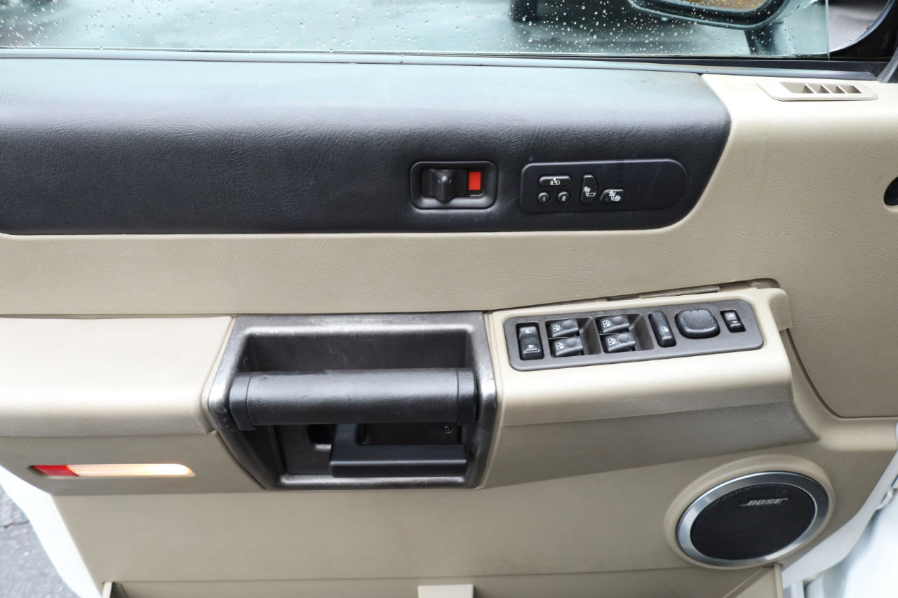 Used 2003 HUMMER H2 w/ Preferred Equipment Group image 32