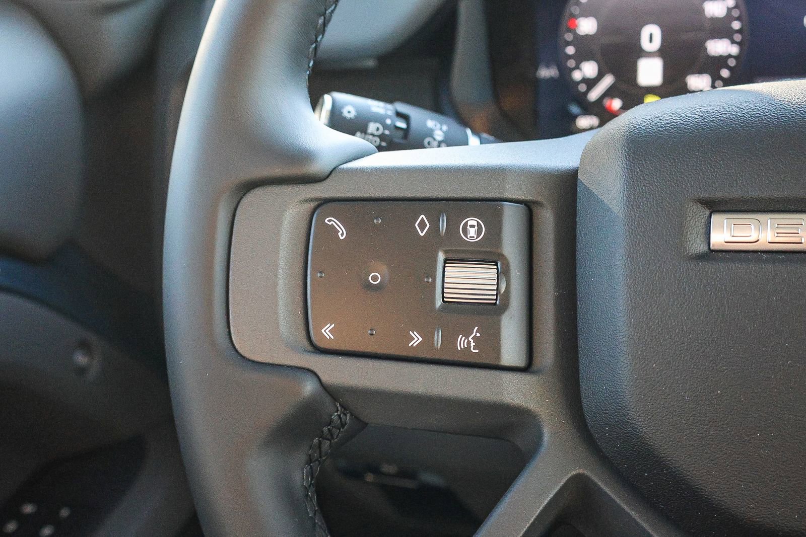 New 2026 Land Rover Defender 110 X-Dynamic SE image 36