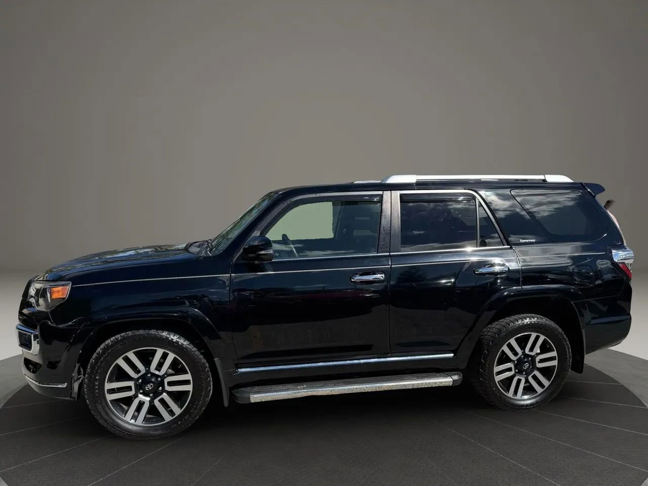 Used 2018 Toyota 4Runner Limited AWD/4WD image 2