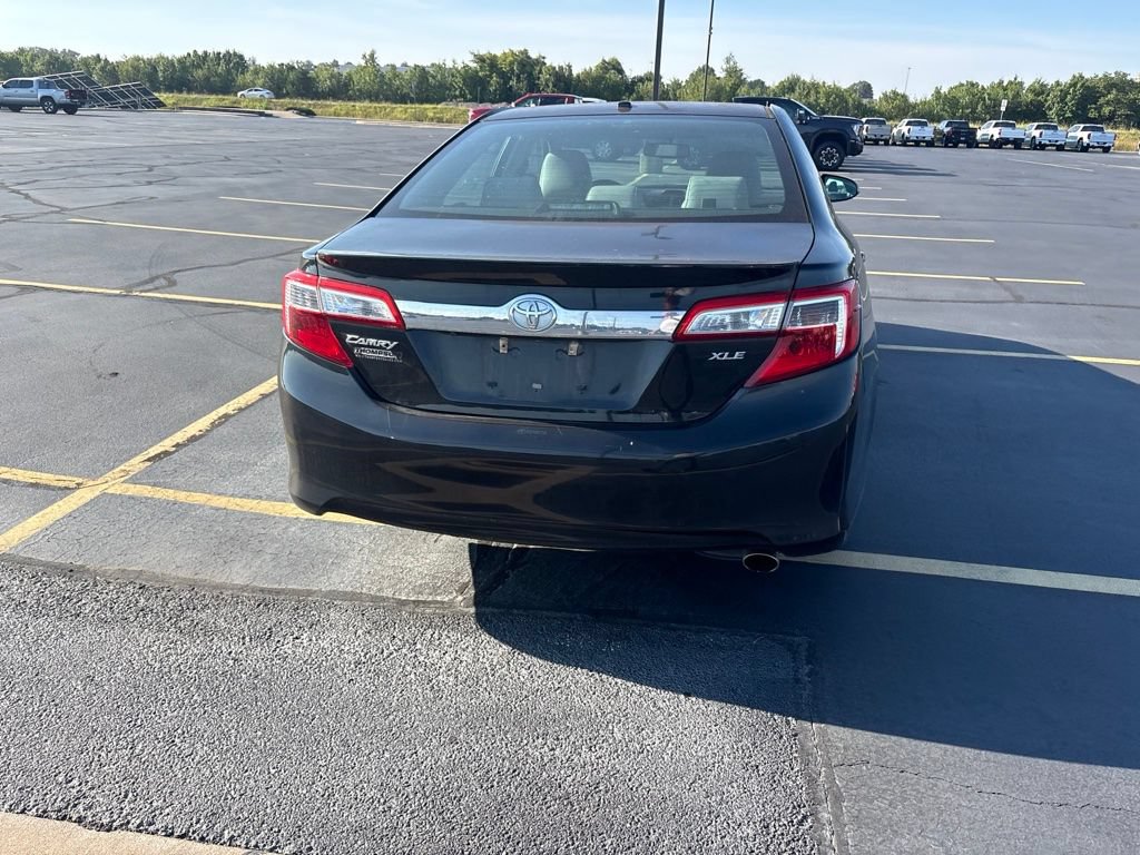 Used 2014 Toyota Camry XLE w/ Leather Package FWD image 11