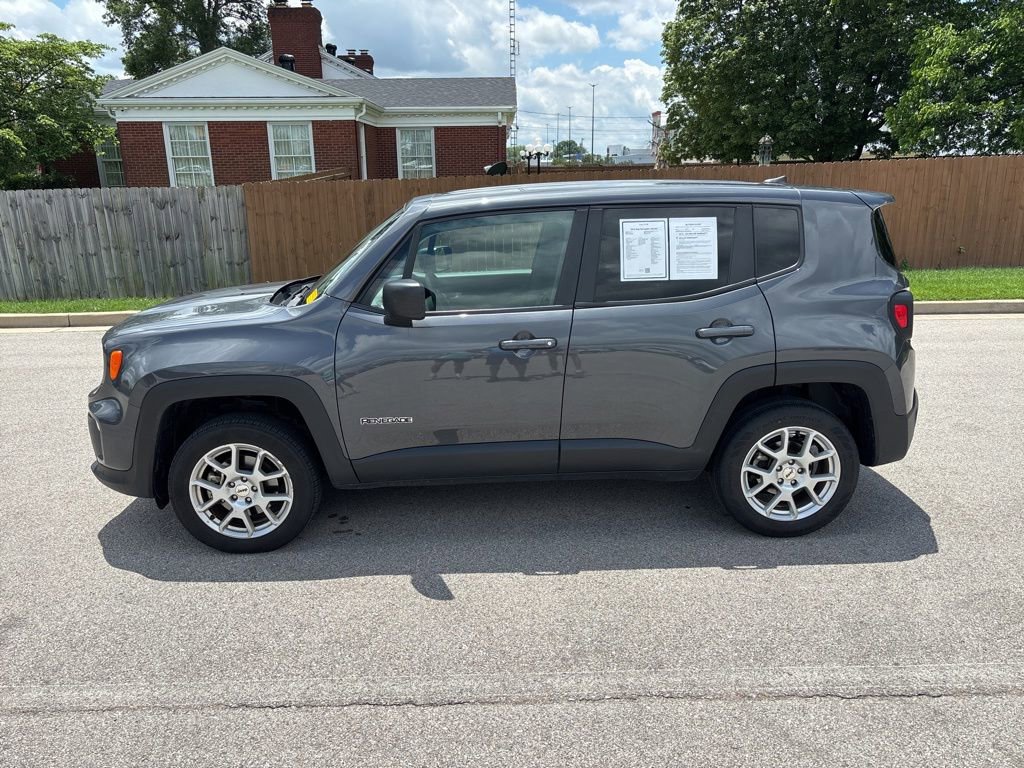 Used 2023 Jeep Renegade Latitude AWD/4WD image 2