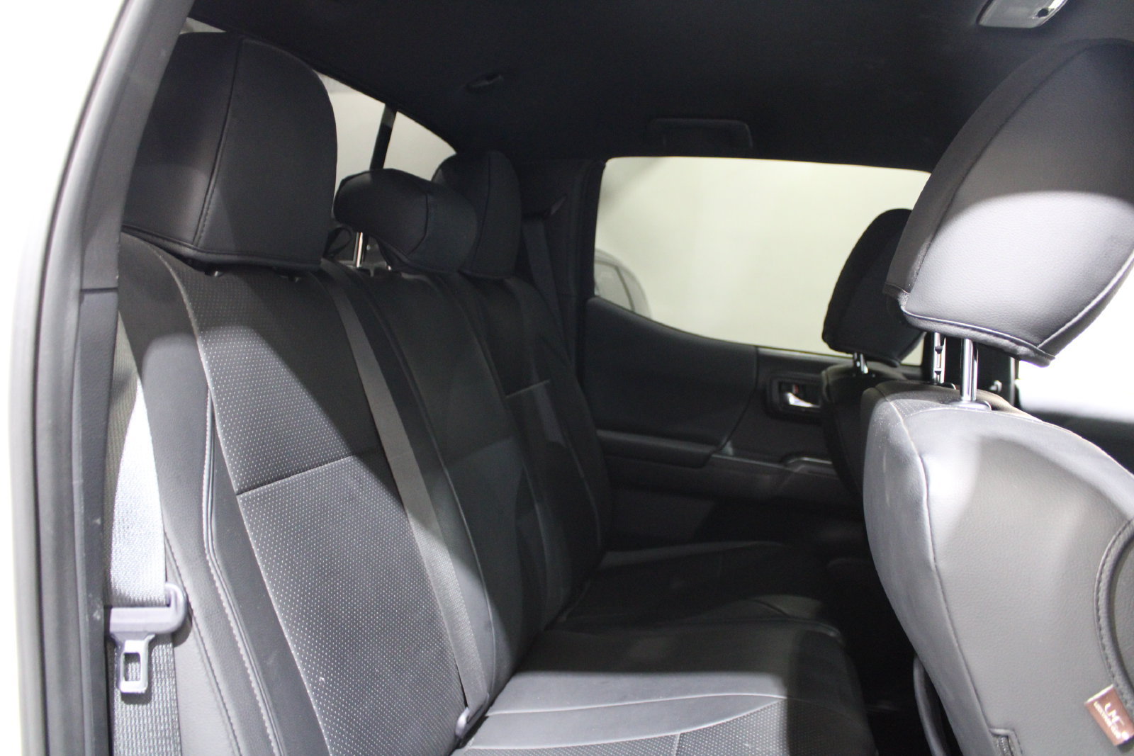 Used 2022 Toyota Tacoma TRD Off-Road AWD/4WD image 25