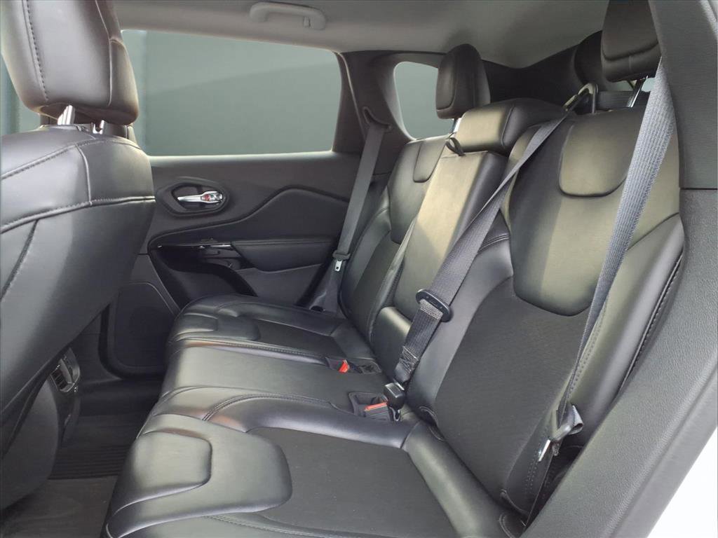 Used 2020 Jeep Cherokee Latitude Plus image 12