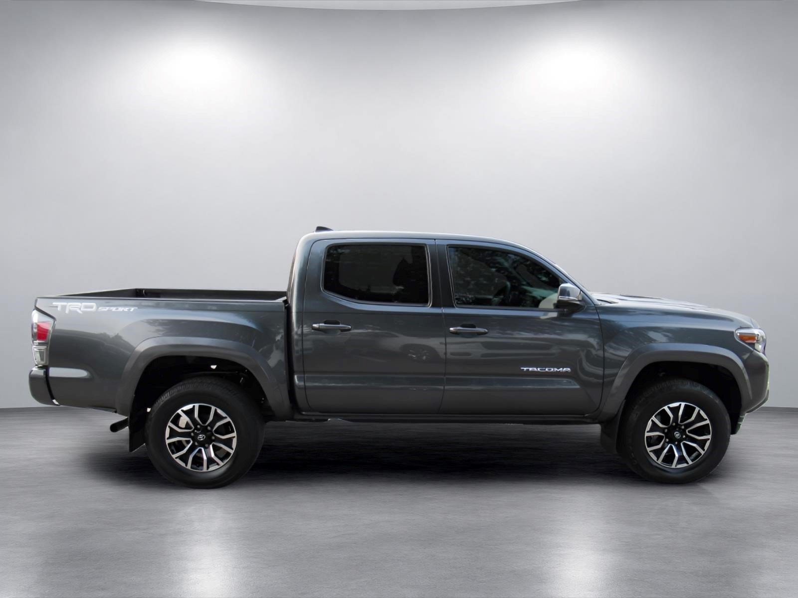 Used 2022 Toyota Tacoma TRD Sport w/ Technology Package RWD image 2