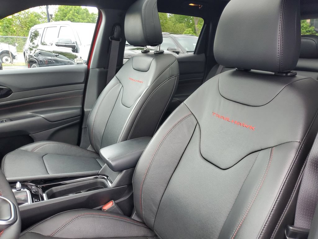 Certified 2025 Jeep Compass Trailhawk w/ Trailhawk Elite Group AWD/4WD image 18