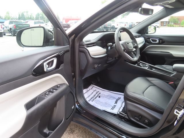 Used 2026 Jeep Compass Limited w/ Sun, Sound & Navigation Group AWD/4WD image 18