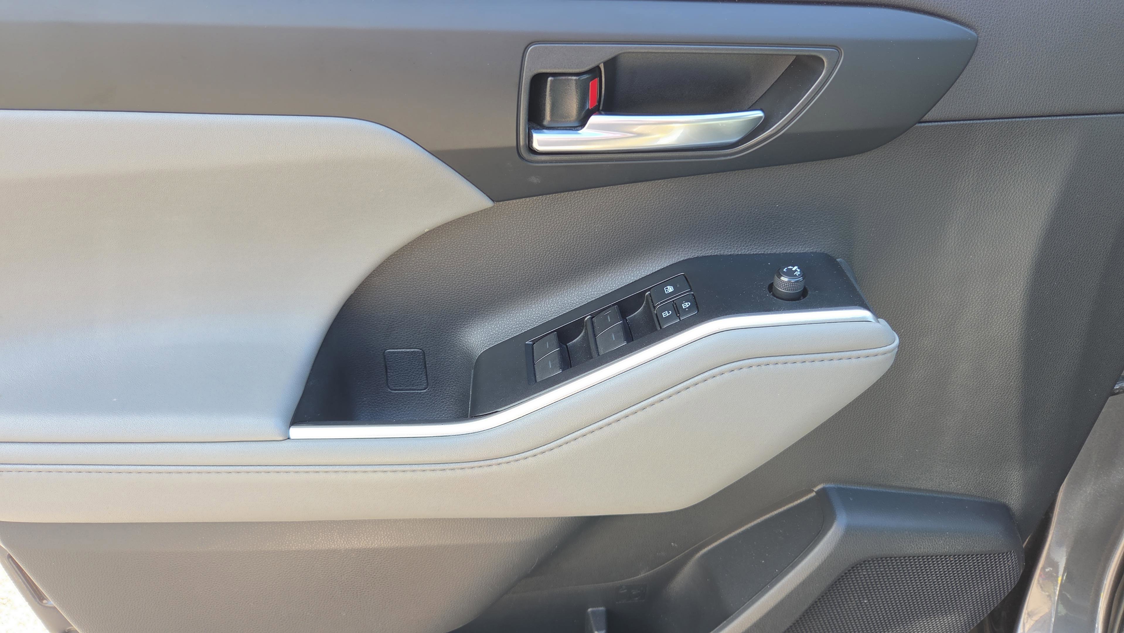 Used 2020 Toyota Highlander XLE image 19