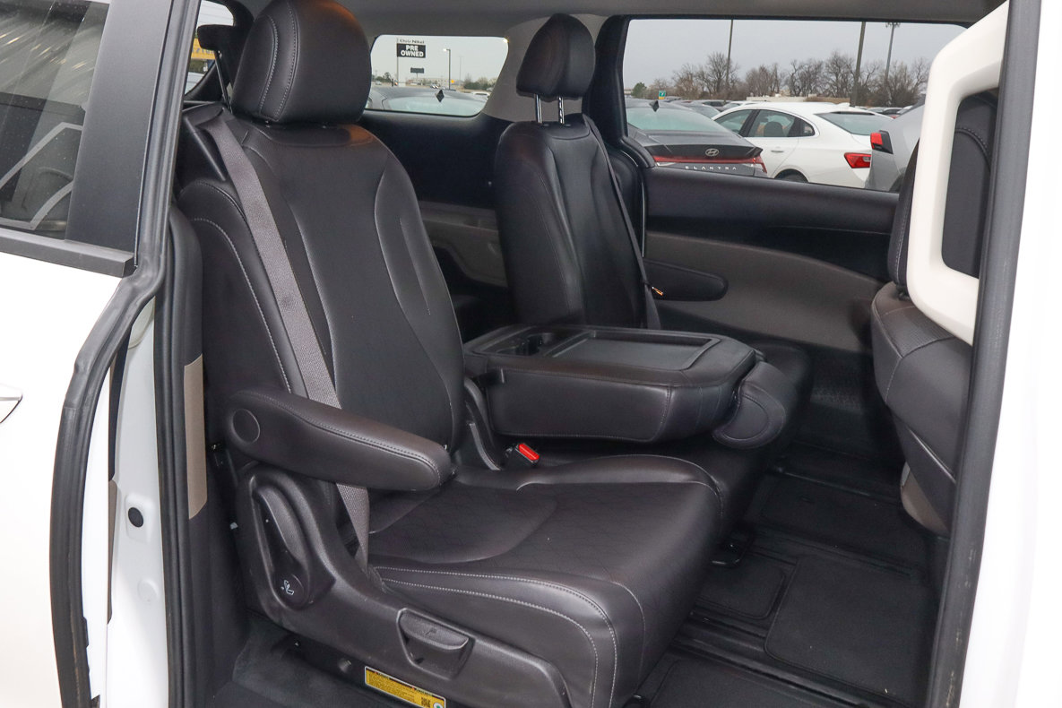 Used 2025 Kia Carnival image 28