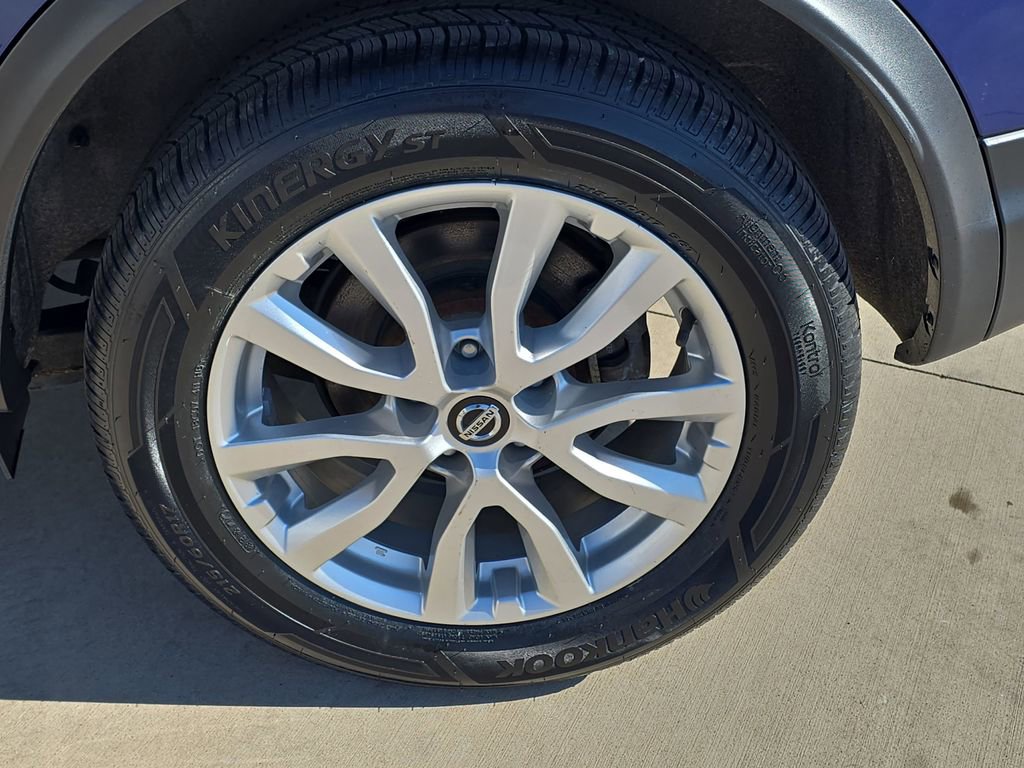 Used 2022 Nissan Rogue Sport S image 32