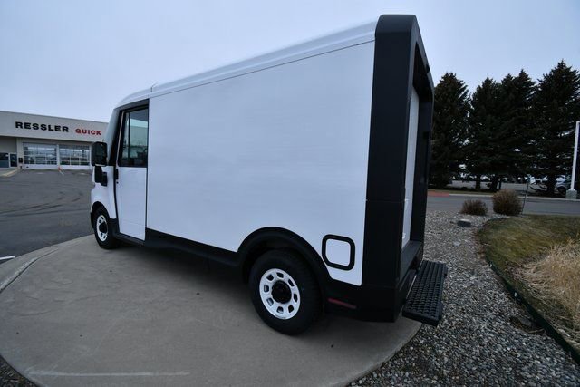New 2025 Chevrolet Brightdrop 400 w/ Power Door Package image 14